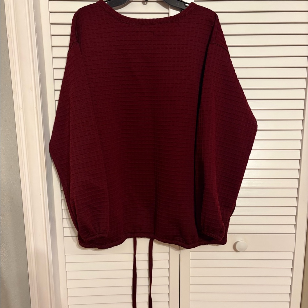 NWOT Max Studio London Women's  V-Neck Sweatshirt - Picture 2 of 3